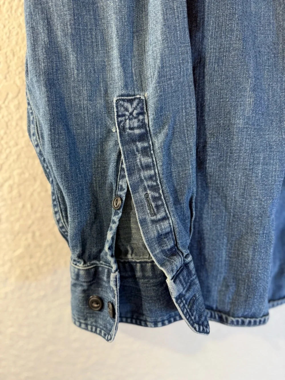 Banana Republic Heritage‎ Vintage Denim Shirt Men's Large 23.5” 100% Cotton Blue